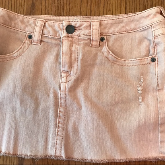 VS Low 5 LondonJean Distressed Mini Skirt - Picture 3 of 5